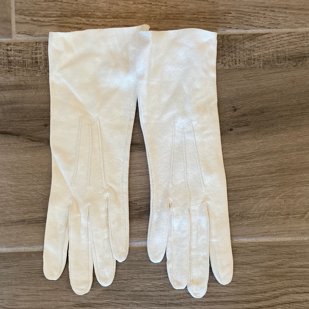 Vintage Piccadilly washable English Doeskin gloves by Unique Table Cut